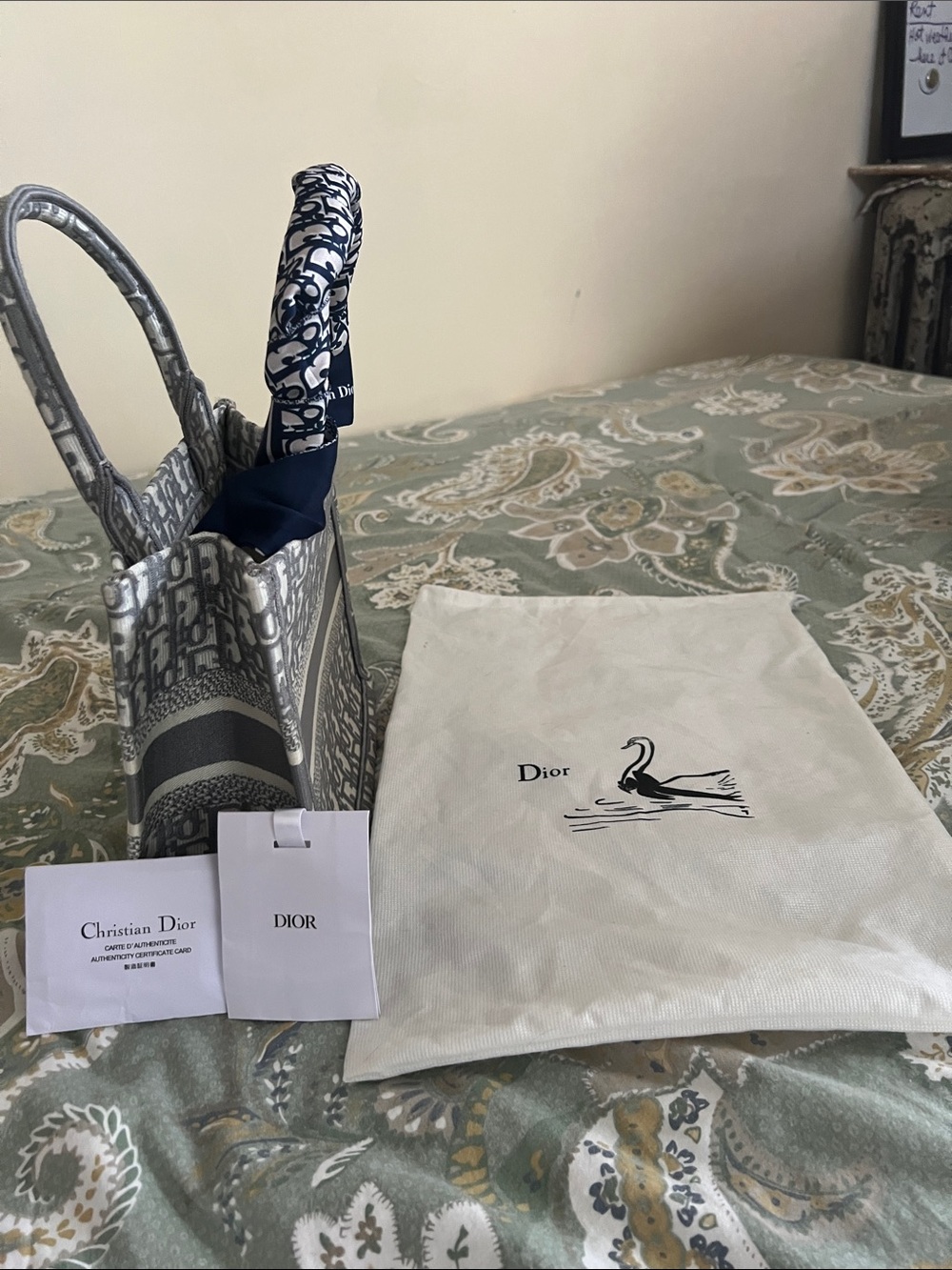 Dior Signature Tote in Gray and Cream Jacquard - Picture 5 of 5